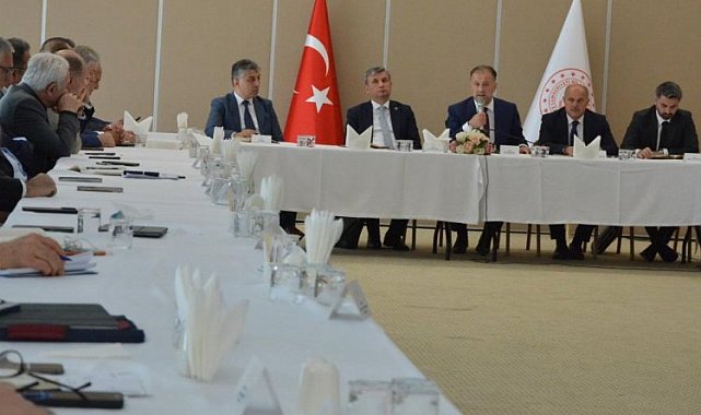 Milli Eğitim'de Bakan Yardımcısı özel eğitim kurumlarını dinledi