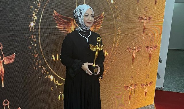 Nevin Arvas  " Yılın En İyi Çıkış Yapan Yazarı" ödülünü aldı