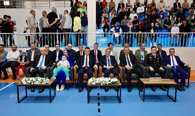 Özdoğan: "Gençler bizim geleceğimiz, umudumuz, her şeyimiz"
