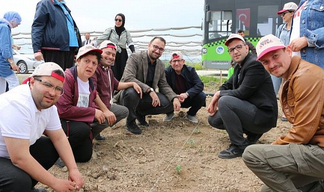 Sakarya'nın özel öğrencileri fideleri toprakla buluşturdu