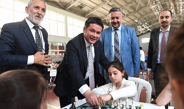 Satranç turnuvasında ilk hamle Başkan Aydın'dan  