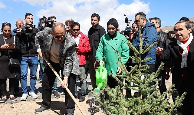 Bakan Özhaseki'den Çölleşme ve Kuraklıkla Mücadele Günü mesajı