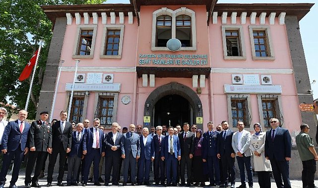 Başkan Büyükkılıç bayramlaşma programlarına katıldı