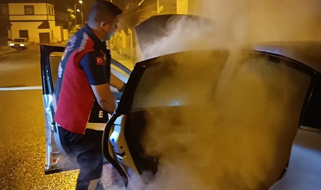 Bilecik'te seyir halindeki otomobil alev alev yandı