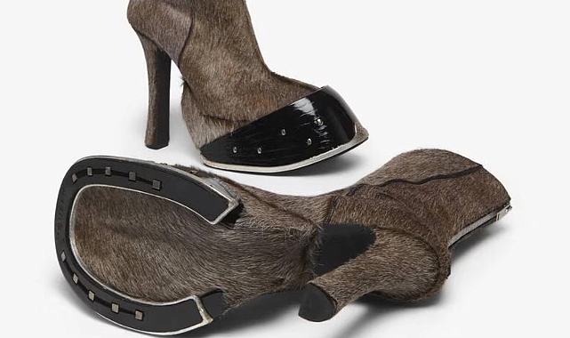 Alexander McQueen'in Yeni Tasarımı 3000 Dolardan Satışta