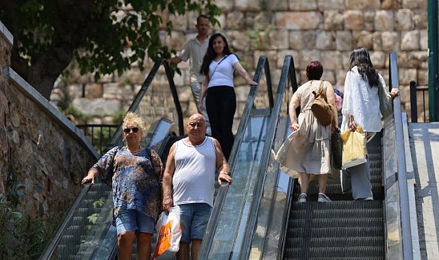 Bursa Balibey Han'da yürüyen merdivenler yeniden faal