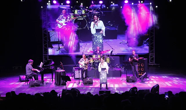 Bursa Festivali'nde "Nünü caz söyledi"