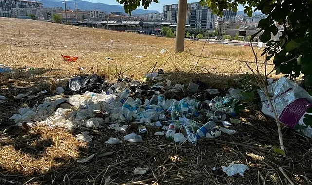 Bursa'daki boş arazi çöp yuvası oldu