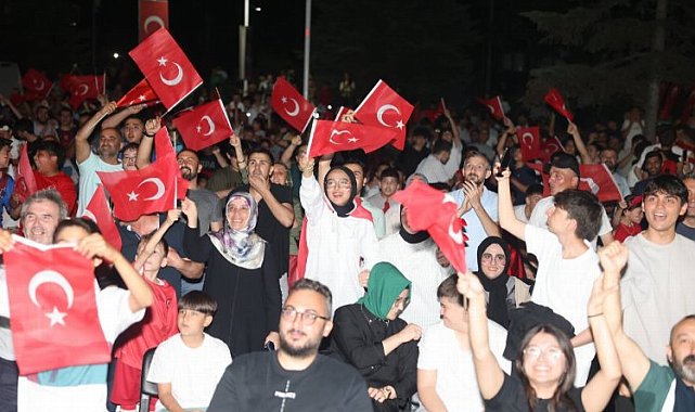 Çayırova'da Ay-Yıldızlı zafer coşkusu