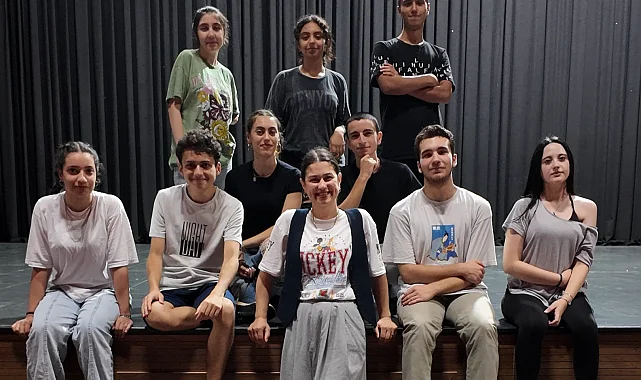 Çayırovalı gençler kendilerini tiyatro ile geliştiriyor