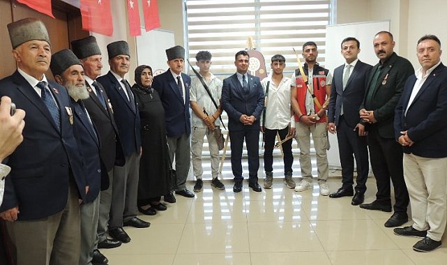 Devlet korumasındaki çocuklar "Demokrasi Nöbeti"tuttu