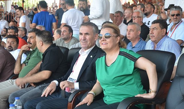 Edirne Kırkpınar'da Kocaelili pehlivanlara tebrik