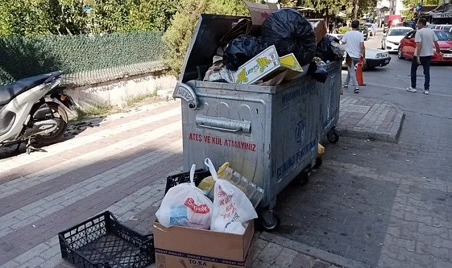 Güzelyalı'da toplanmayan çöpler tepki topluyor