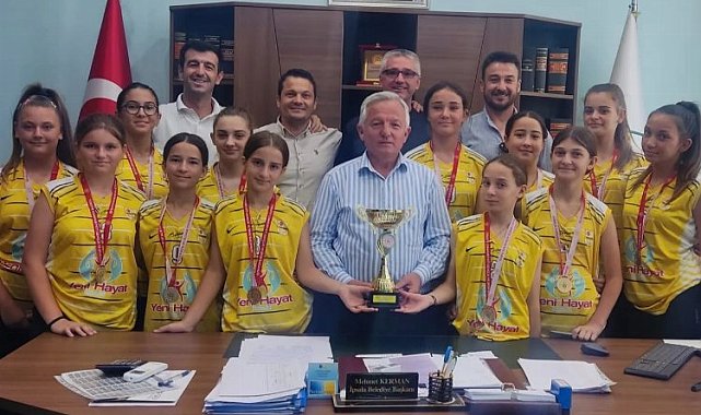 İpsalalı 'altın kızlar'dan Başkan Kerman'a ziyaret