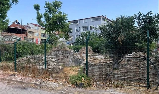 İznik'teki Ayasofya Kilisesi'nin yerinde yeller esiyor