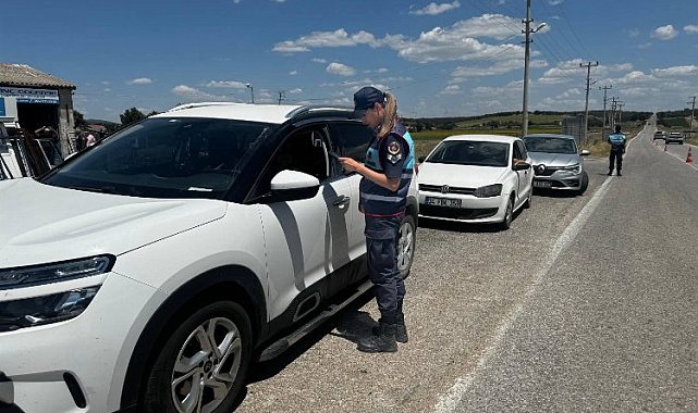 Jandarma Enez'de denetimlerine devam ediyor