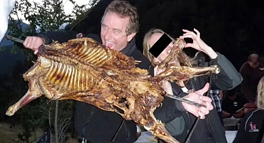Kennedy Jr.'ın Fotoğrafı Şok Etti Barbekü Köpek