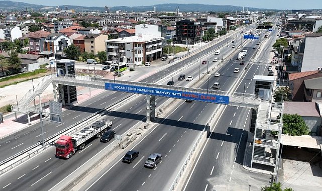 Kocaeli'de D-100 üzerindeki yaya üstgeçidi tamamlandı
