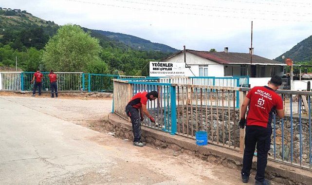 Kocaeli'de köprü korkulukları boyanıyor