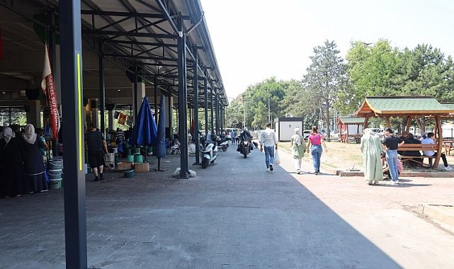 Kocaeli'de pazarcı esnafı istedi, Büyükşehir yaptı
