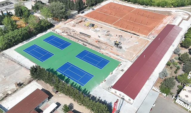 Kocaeli'de Tenis Merkezi'nde balon kortlar boyandı