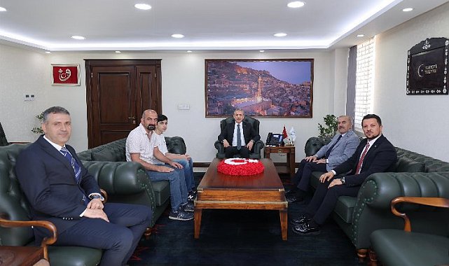 Mardin Valisi Akkoyun, LGS Türkiye Birincisini tebrik etti