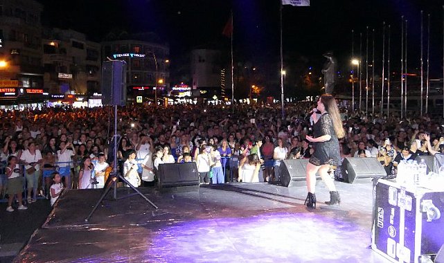 Marmaris 90'lı yılların aşk şarkılarıyla coştu