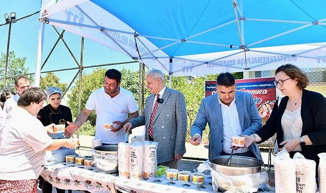 Mustafakemalpaşa'da aşure ikramı