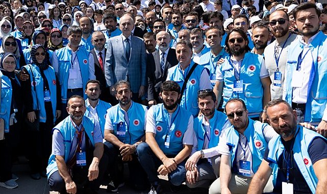 Numan Kurtulmuş gençleri Meclis'te ağırladı