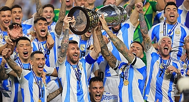 Sevinen Taraf Messi Oldu Şampiyon Arjantin