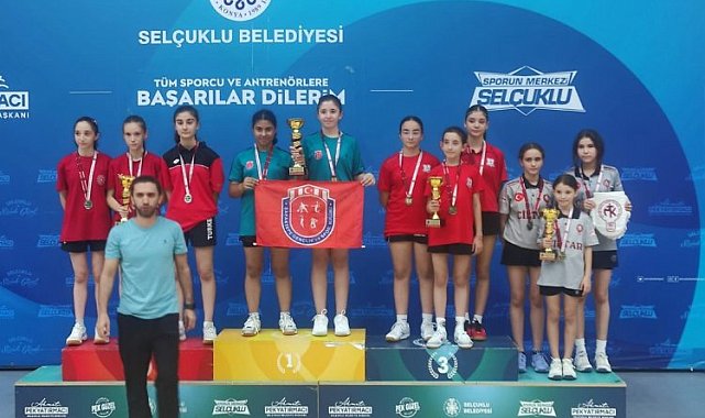 Yalovalı masa tenisçileri Türkiye üçüncüsü