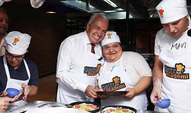 Başkan Şadi Özdemir özel çocuklarla pizza yaptı