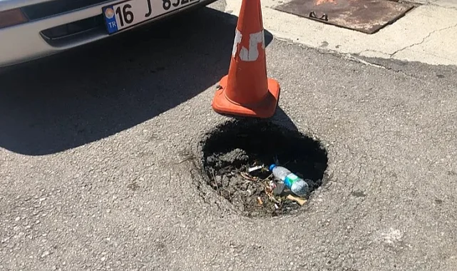 Bursa Üçevler'de yolda oluşan çökme her geçen gün büyüyor