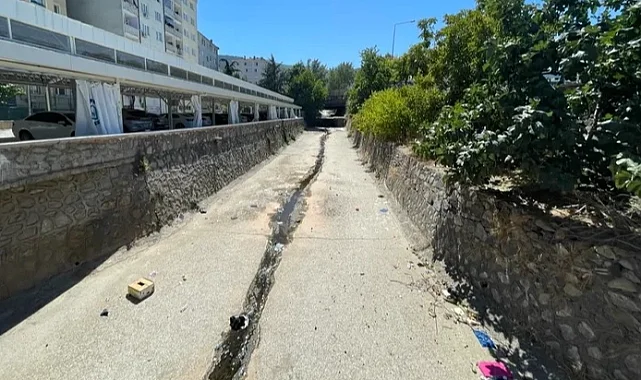 Bursa'da kuruyan dere kötü koku yayıyor