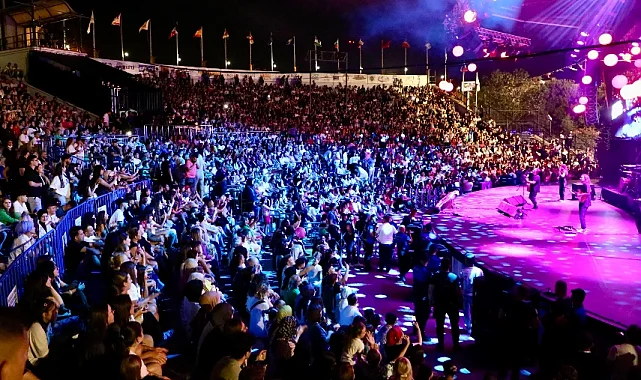 Emre Aydın Büyükçekmece'de hayranları ile buluştu