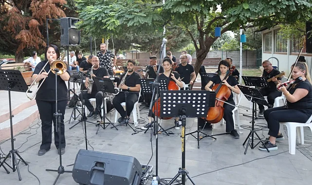 İzmit'te Yaz Akşamları Türkçe Pop konseriyle devam etti 
