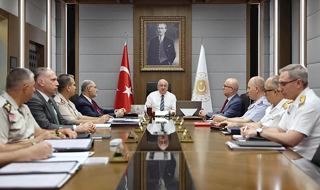Kuvvet komutanlarıyla toplandı