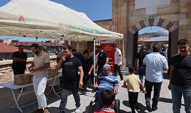 Nevşehirlilere Haniye onuruna gül suyu ve lokum