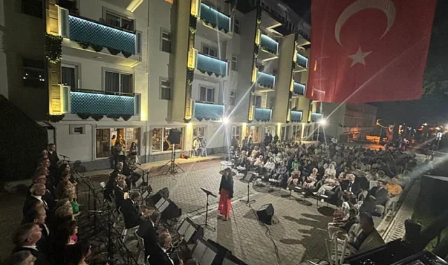 Oylat'ta unutulmaz musiki gecesi