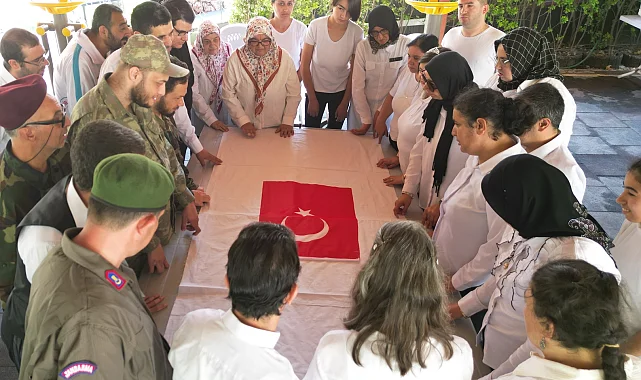 Özel İnsanlar Eğitim Merkezi'nde 30 Ağustos kutlaması