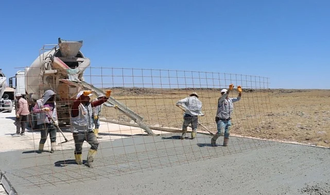 Siverek'te çelik hasırlı beton yol uygulaması