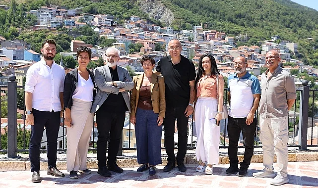 Sunay Akın'dan Bursa'da müze deneyimlerini paylaştı