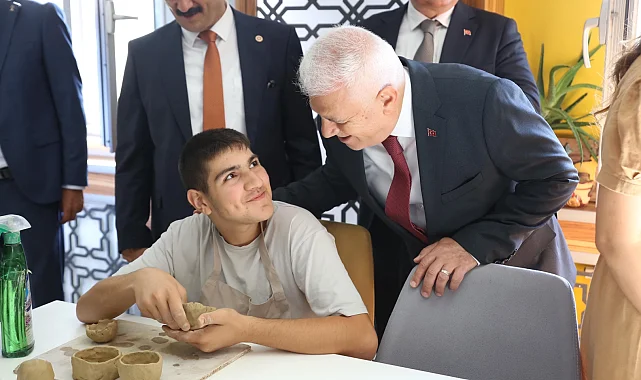 Başkan Bozbey, çocukların ilk ders zili heyecanına ortak oldu