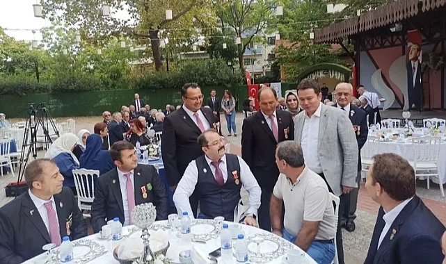 Bursa'da Başkan Aydın Gazilerle bir araya geldi