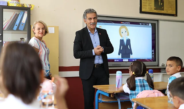 Gemlikli miniklere çantaları Başkan Amcalarından