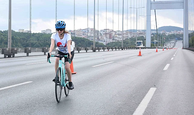 Ünlü oyuncu Avrupa'dan Asya'ya pedal çevirerek geçti