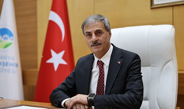 Yusuf Alemdar Atatürk anıtı projesi için 3 seçenekli anketi paylaştı