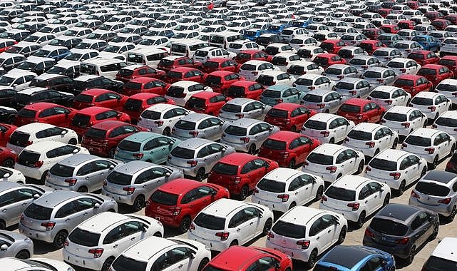 ABD’den hurdaya dönen otomobiller Gürcistan üzerinden Rusya’ya satılıyor