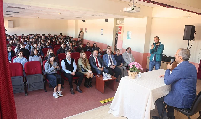 Başkan Çiftçi, Kariyer Günleri'nde gençlerle buluştu