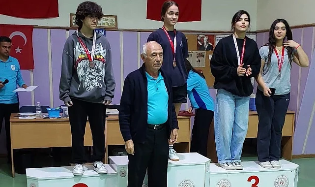 Bostanlıspor'a masa tenisinden iki madalya